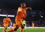 爱游戏官网入口-一战成名！新星独造帽子戏法，引领球队获胜