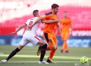 爱游戏中国官网-沙尔克04绝杀瓦伦西亚，赢得关键胜利