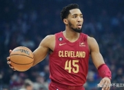 爱游戏官网-独行侠控卫多诺万：提高自身技术水平