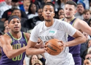 爱游戏在线登录-独行侠新援表现抢眼，助球队取胜