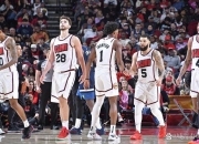 爱游戏官网-热火绝杀篮网，球员关键时刻表现神勇备受赞誉