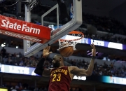 爱游戏app-詹姆斯领导骑士征服东部联盟