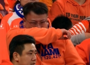 爱游戏入口-比赛场面不断波澜，球迷情绪高涨