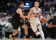 爱游戏官网网页版入口-包含骑士队老将表现稳定，球队追逐季后赛的词条