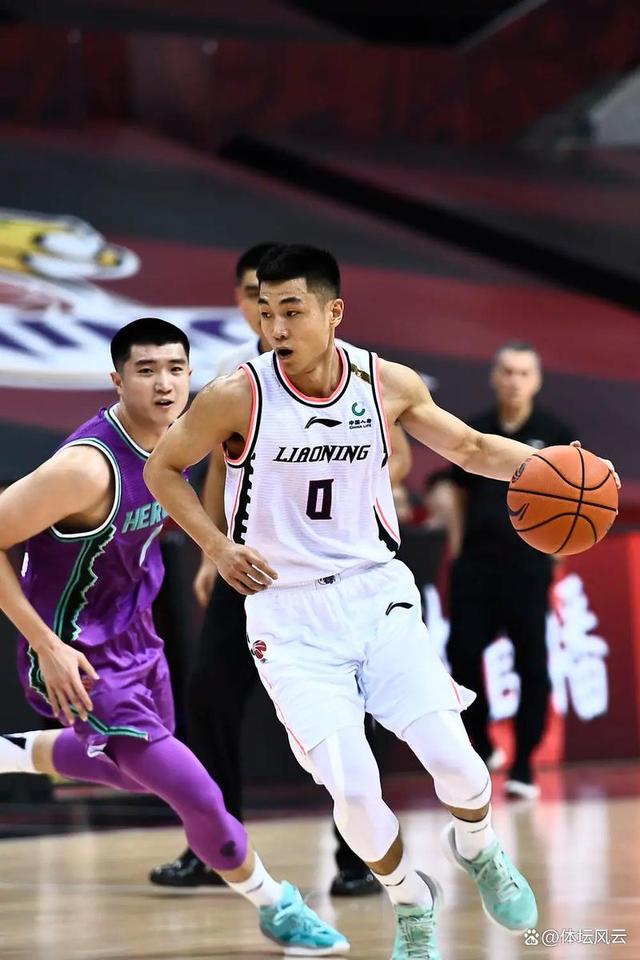山东男篮客场大胜，全队发挥出色