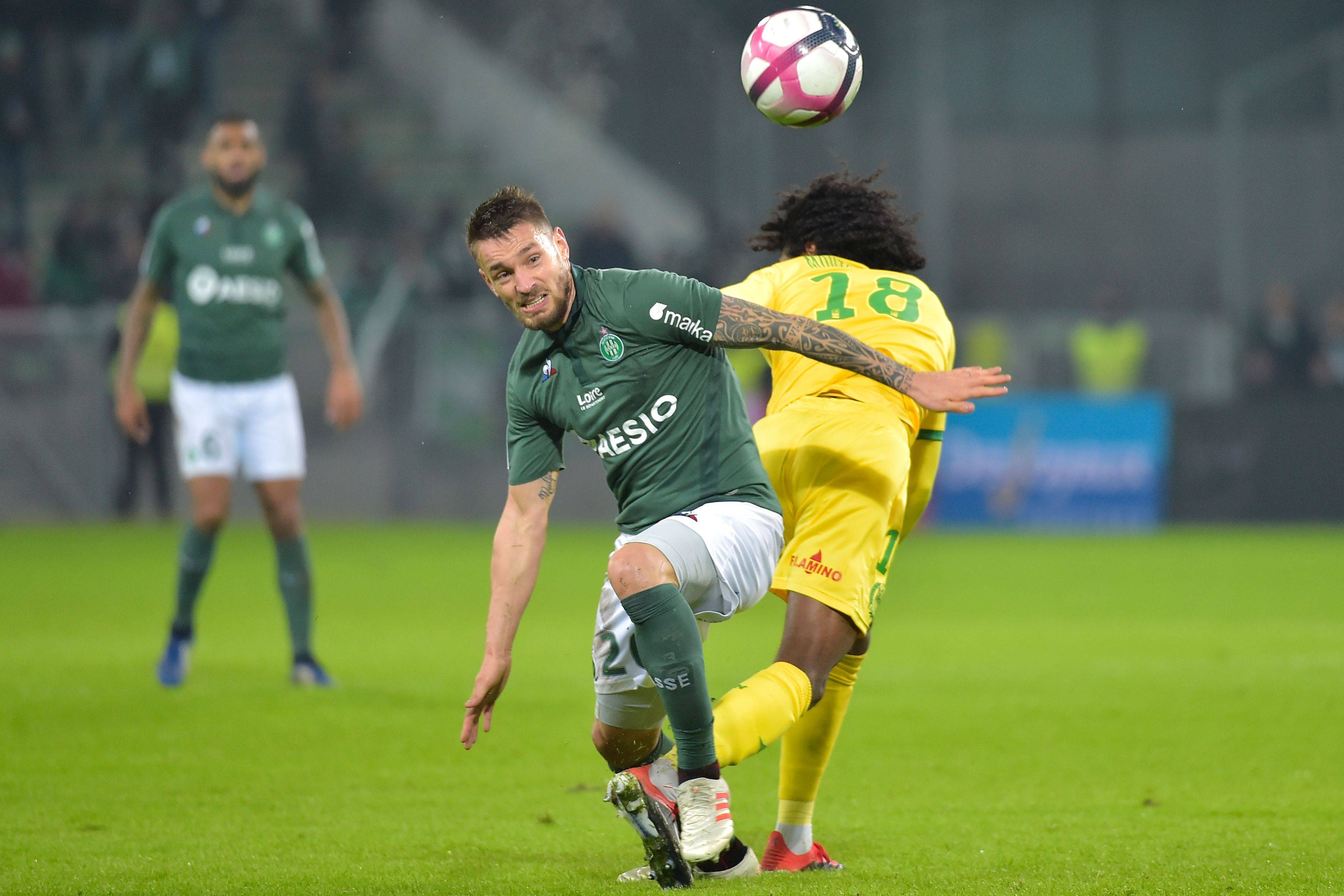 佛罗伦萨前锋梅开二度,助球队取胜 佛罗伦萨前锋梅开二度,助球队取胜