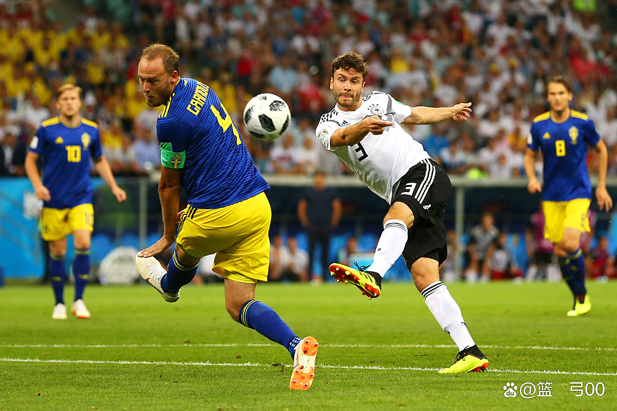 哥伦比亚男足队半场逆袭，实现逆袭