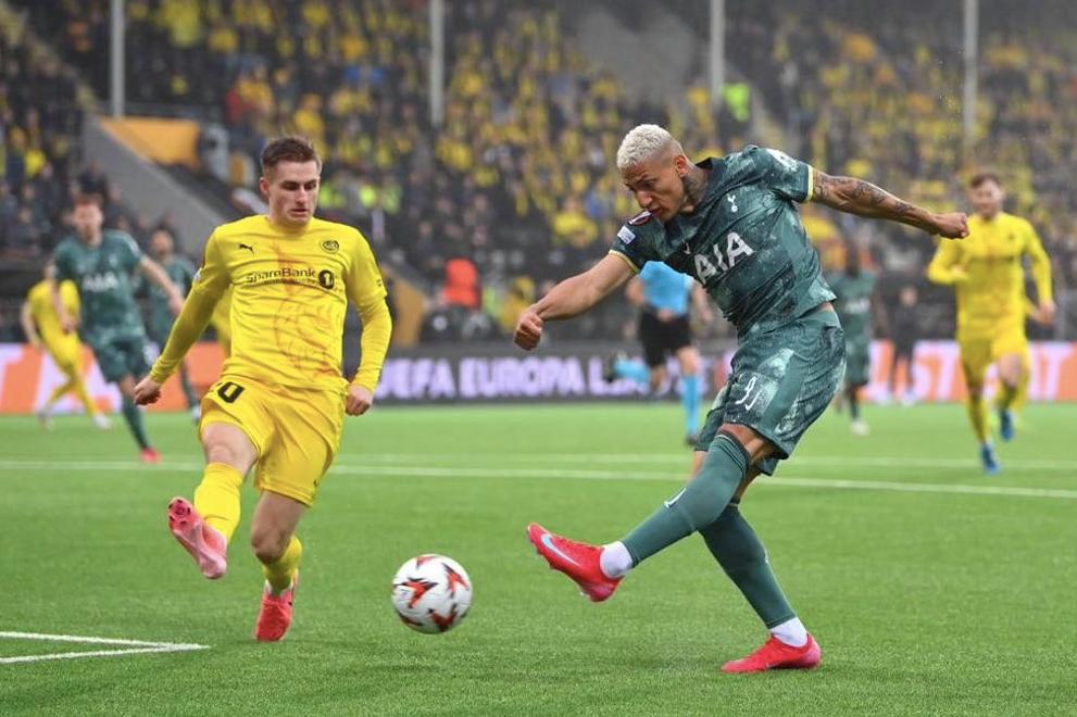 包含热刺惊险过关，晋级欧冠半决赛引发狂热的词条