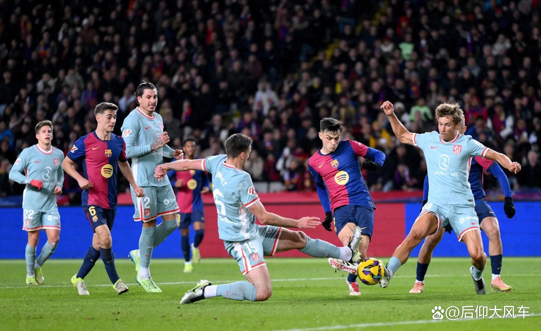 包含精彩绝伦的球场对抗，备受瞩目的足球盛宴的词条