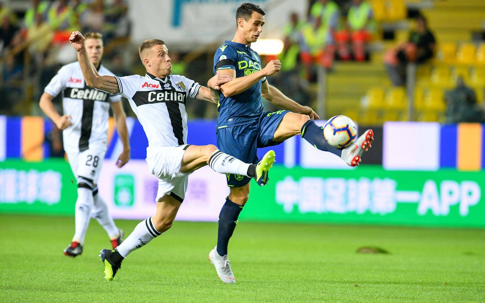 包含帕尔马主场失利，保级之路漫漫的词条