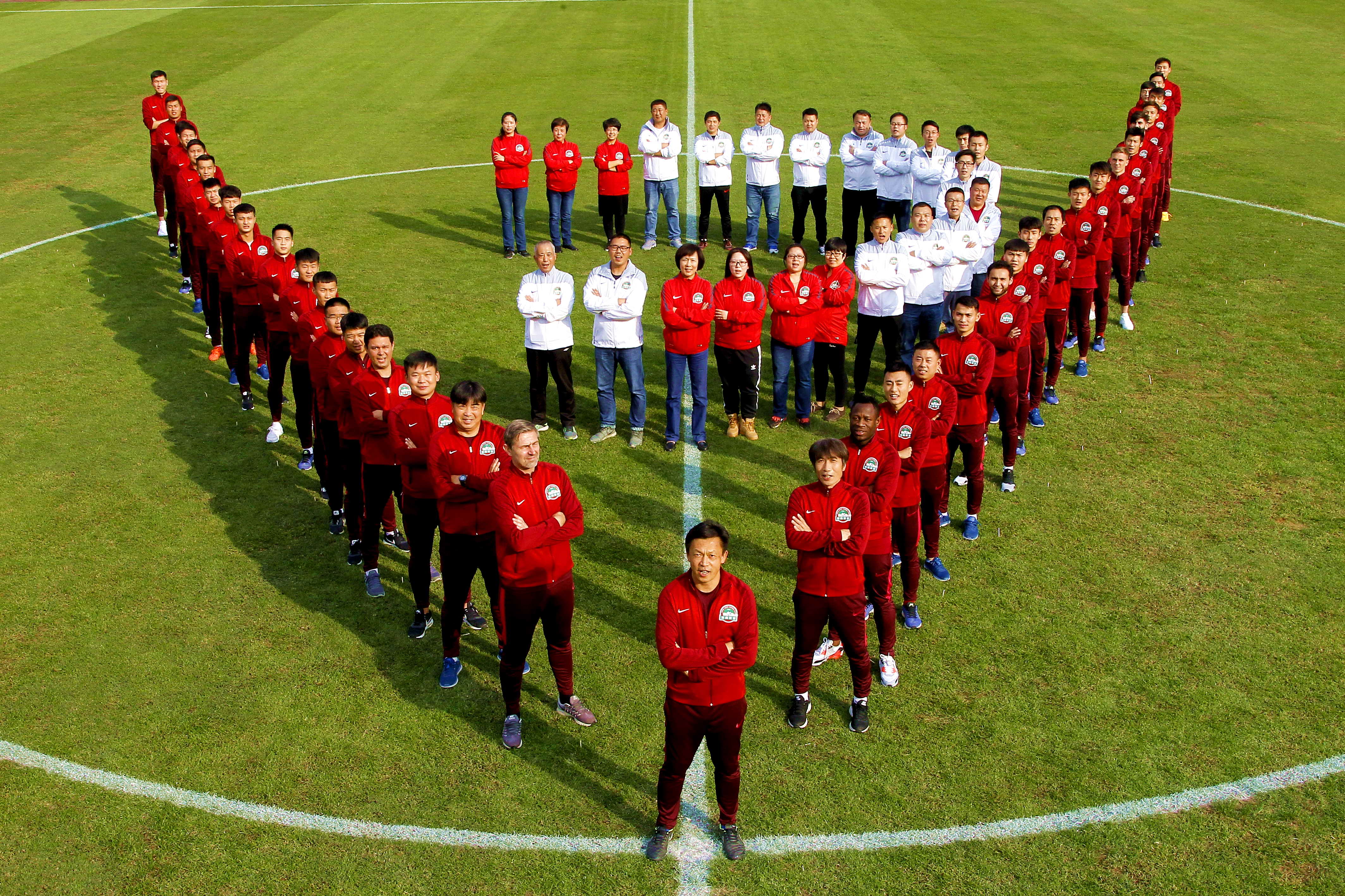 包含福州足球俱乐部在全球联赛中实现梦想，圆满收官的词条