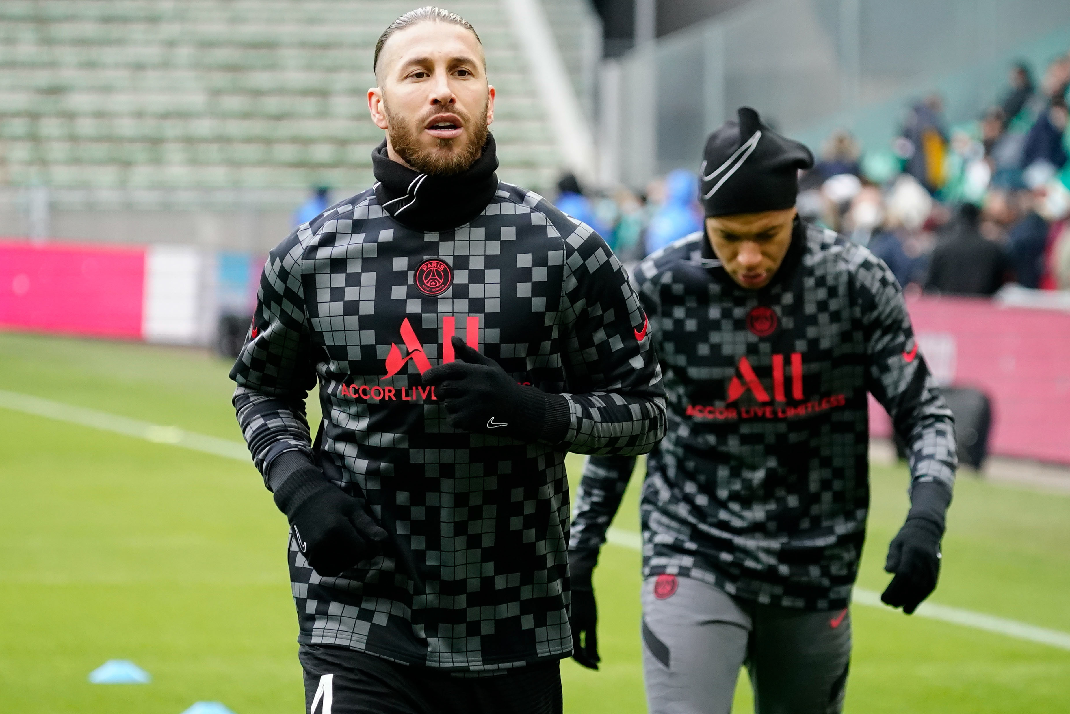 关于马德里双雄对决,火药味十足的信息 关于马德里双雄对决,火药味十足的信息