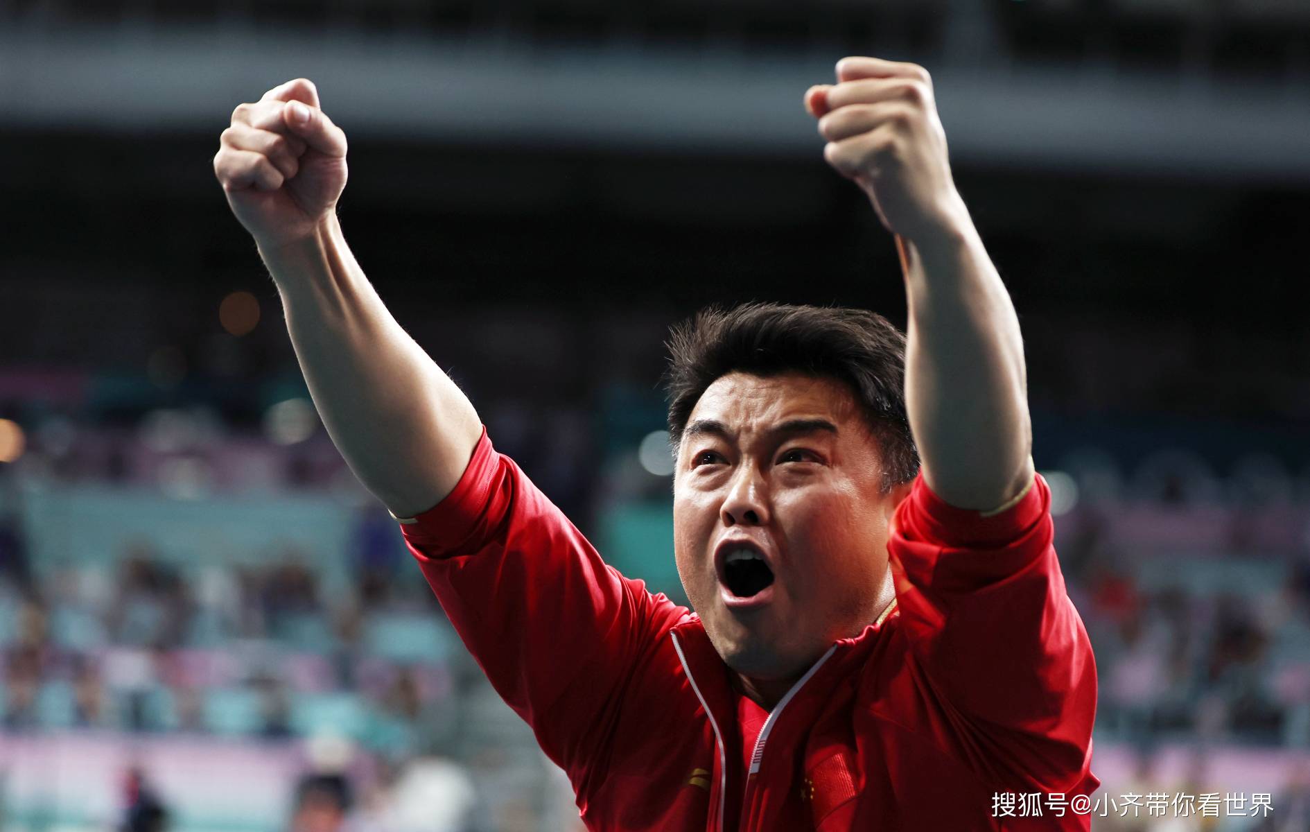 热血搏击,拳击选手一击制胜夺冠 热血搏击,拳击选手一击制胜夺冠